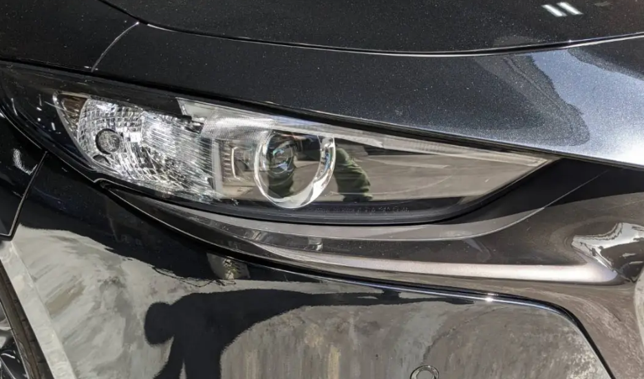 プロテクションフィルム施工前のヘッドライト